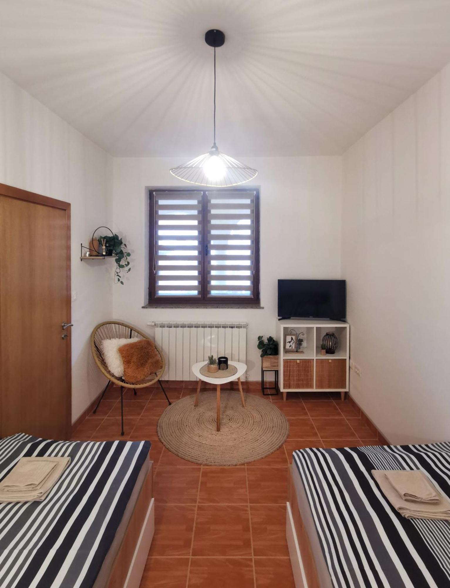 Studio Central Square Gospic Ngoại thất bức ảnh
