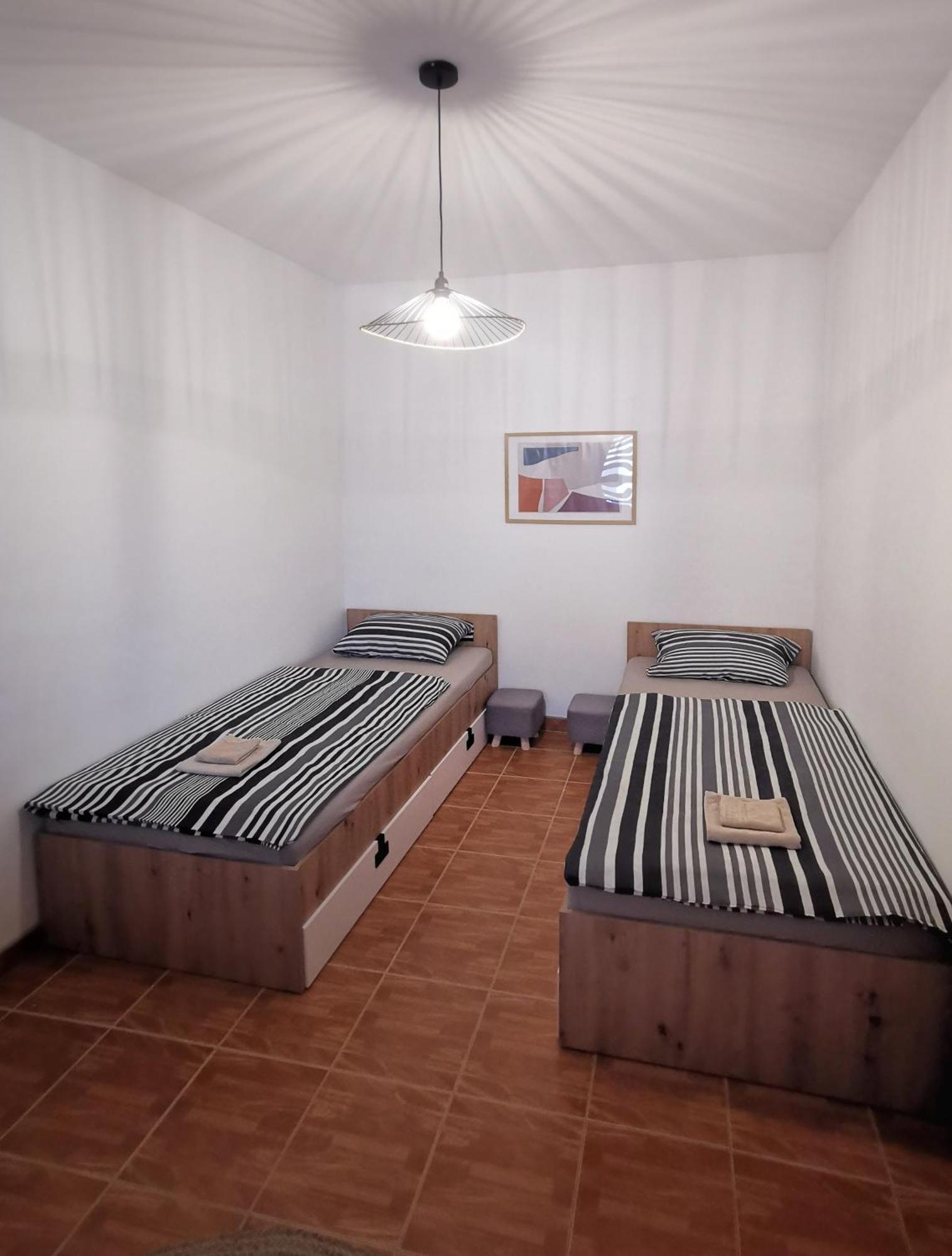Studio Central Square Gospic Ngoại thất bức ảnh